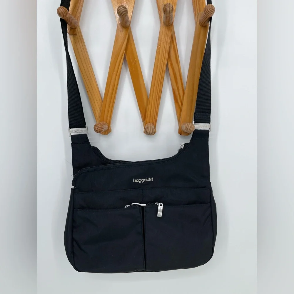 ⭐️Baggallini Black Nylon Crossbody Organizer